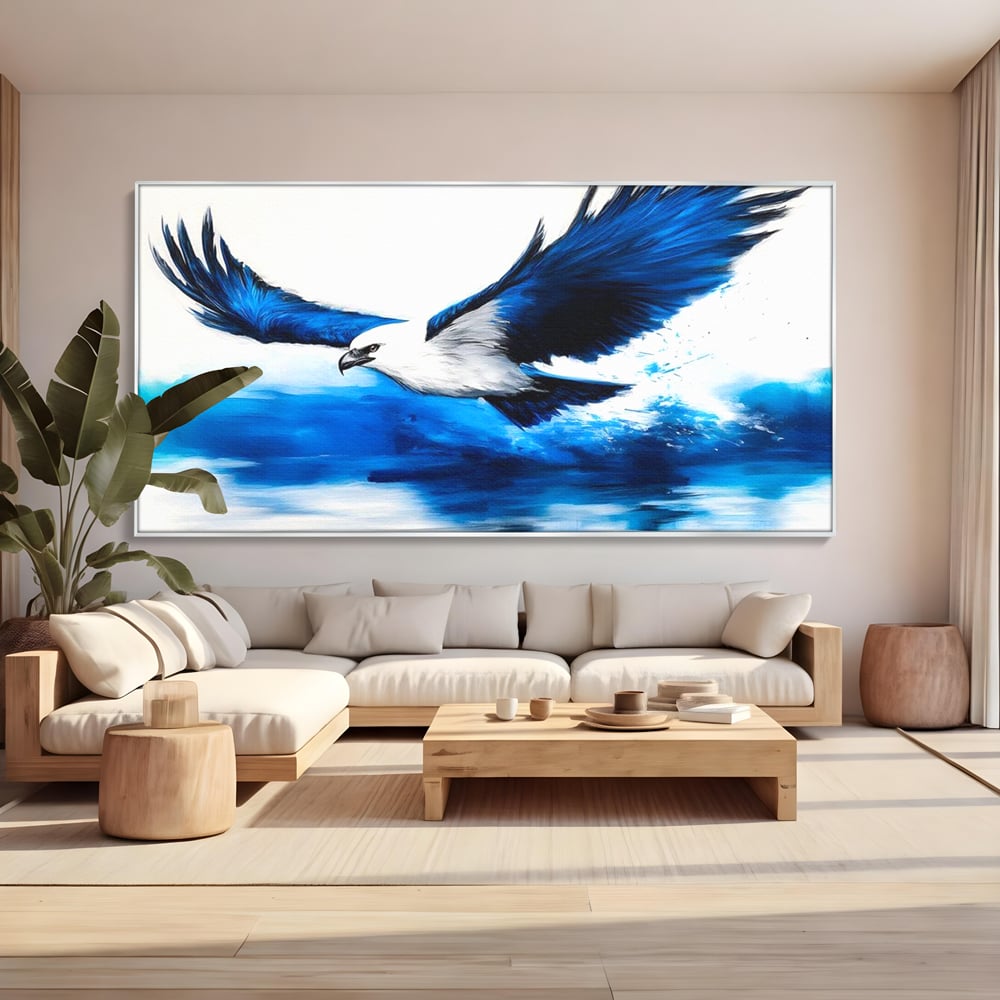 Tablou canvas cu tablou canvas cu vultur zburand peste apa, in rama de aluminiu argintiu, pe perete intr-un living